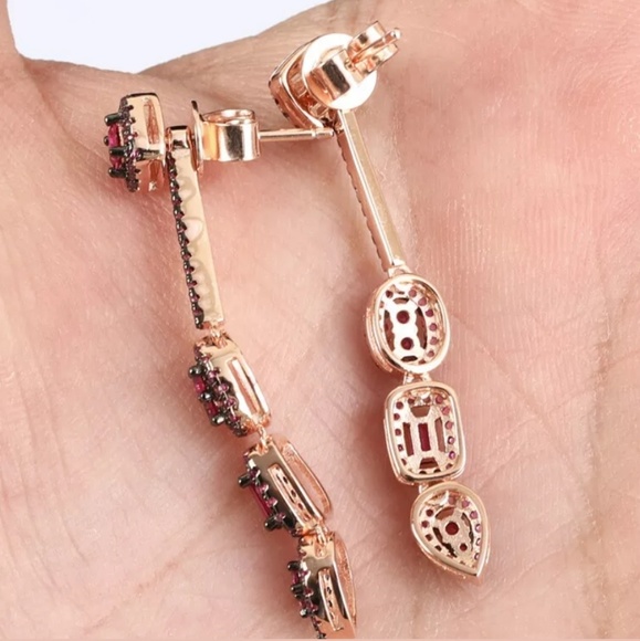 Dramatic ruby draped squares earrings - Picture 4 of 4